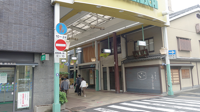 京都市役所前駅からのアクセス写真（ゼスト御池5番出口付近）