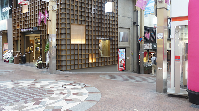 京都市役所前駅からのアクセス写真（三条名店街）